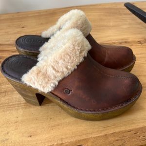 Born brown leather clogs with sheepskin trim